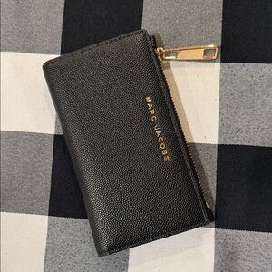 MARC JACOBS Medium Logo Textured Bifold Wallet